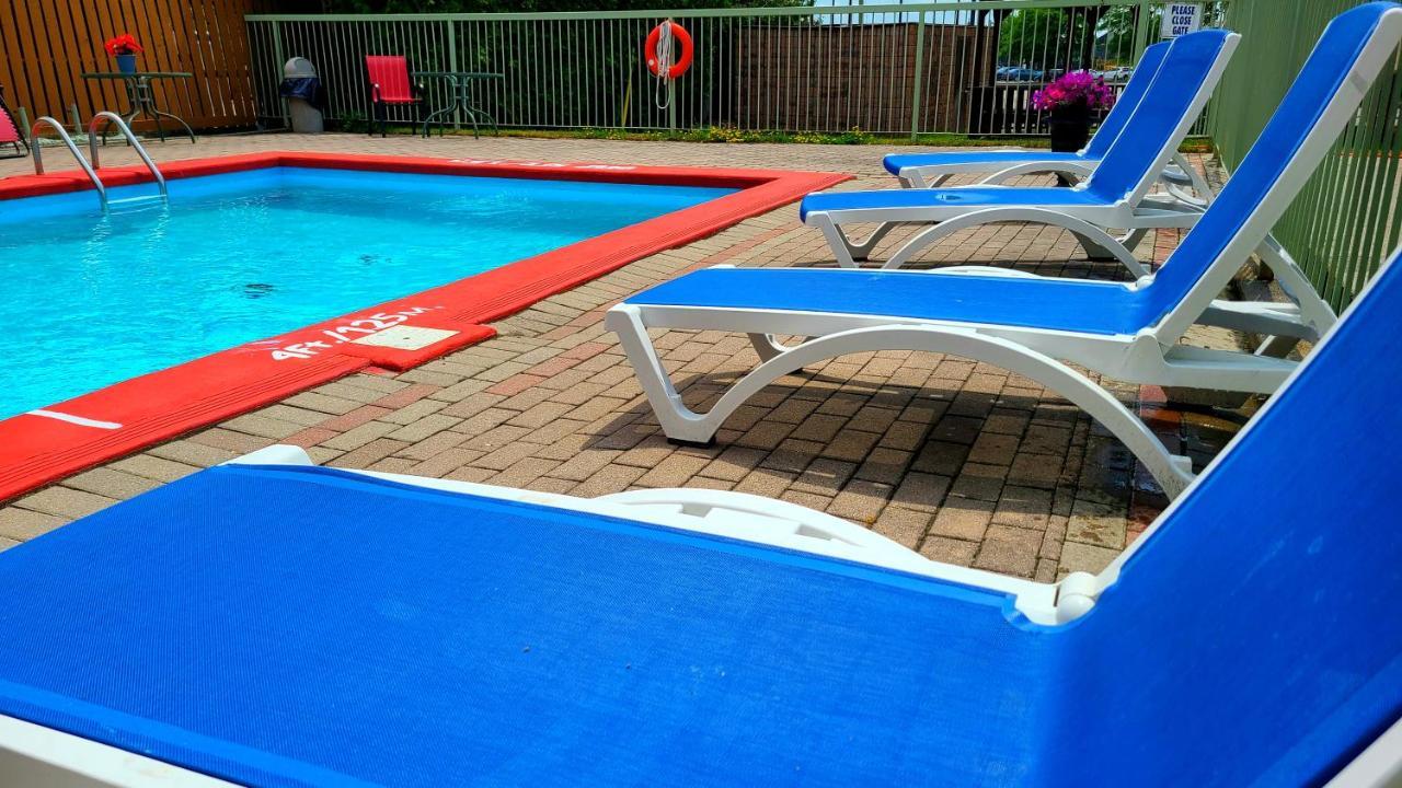 Quality Inn & Suites 1000 Islands Gananoque Exterior photo