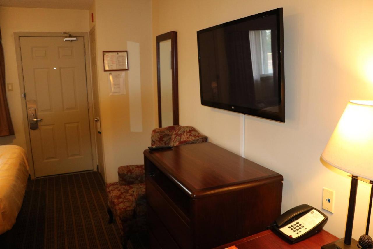 Quality Inn & Suites 1000 Islands Gananoque Exterior photo